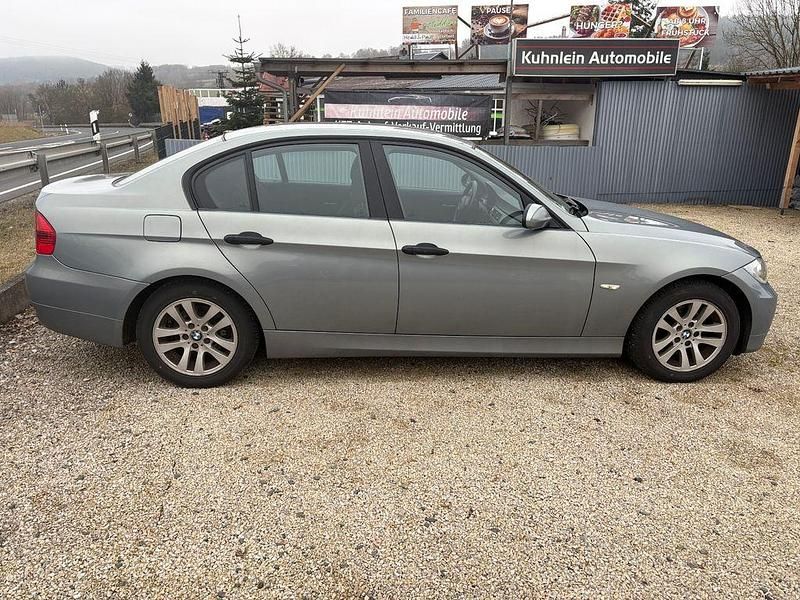 Gebraucht BMW 318 129 PS (94 kW) 2006 Blau Limousine
