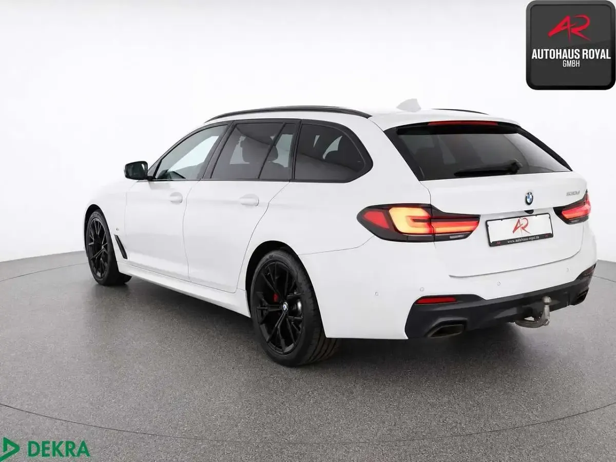 Gebraucht BMW 530 M Sport 286 PS (210 kW) 2023 Alpinweiss iii Kombi