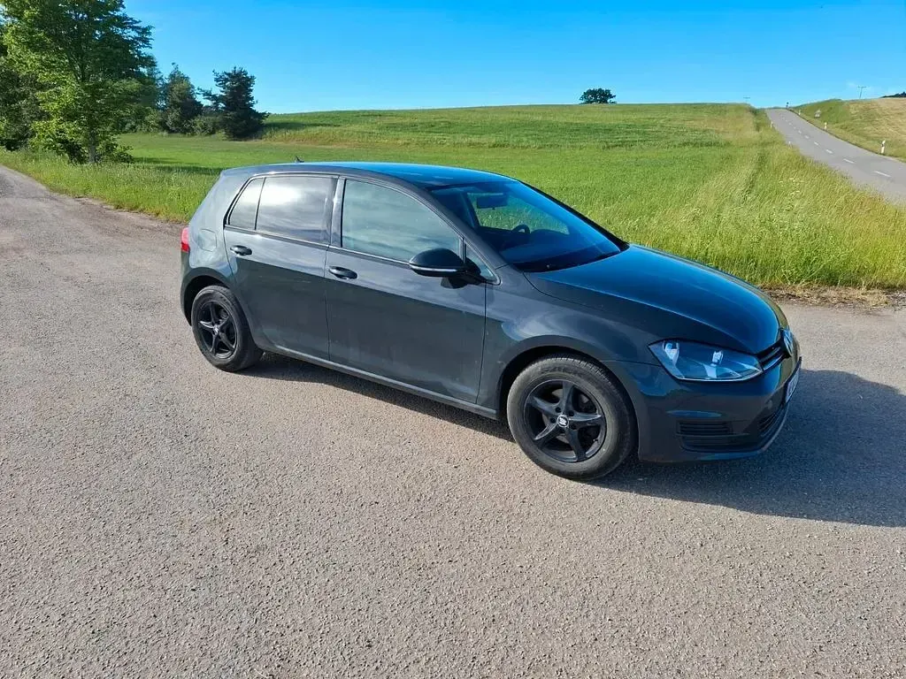Gebraucht VW Golf VII Trendline 110 PS (80 kW) 2016 Schwarz Limousine