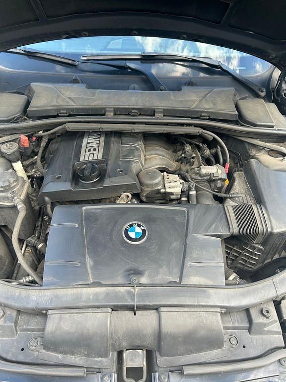 Gebraucht BMW 318 143 PS (105 kW) 2011 Schwarz Limousine