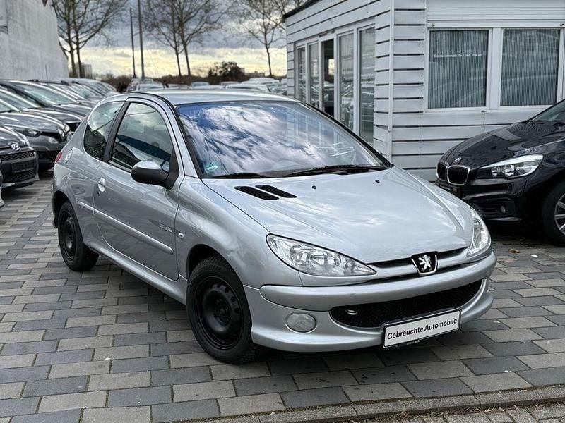 Gebraucht Peugeot 206 Quiksilver 88 PS (64 kW) 2005 Silber Kleinwagen