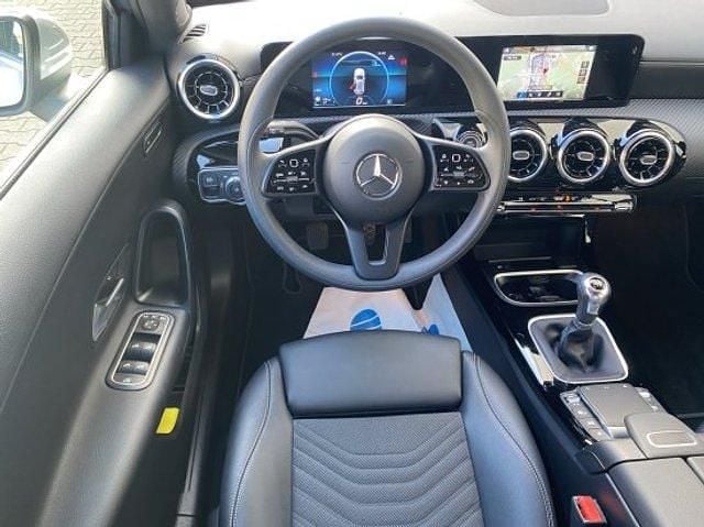 Gebraucht Mercedes A200 Business 163 PS (119 kW) 2023 Silber metallic Limousine