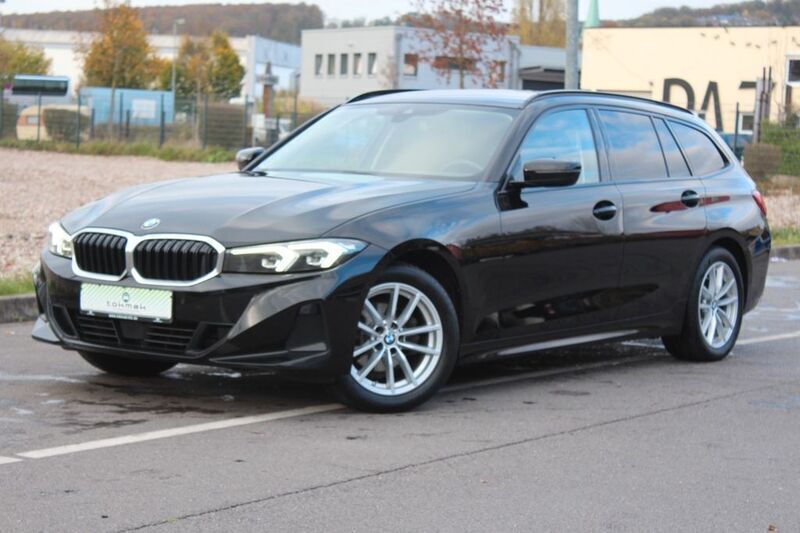 Schwarz 2 Gebraucht 2022 BMW 318 Sport Line Kombi | 22.490 € (Fairer Preis) - Bild 1/4