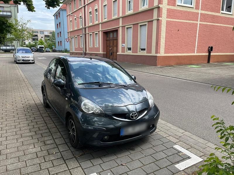 Grau Gebraucht 2008 Toyota Aygo Kleinwagen | 1.500 € (Guter Preis) - Bild 1/4