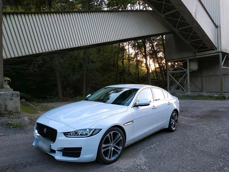 Gebraucht Jaguar XE 200 PS (147 kW) 2015 Weiß Limousine