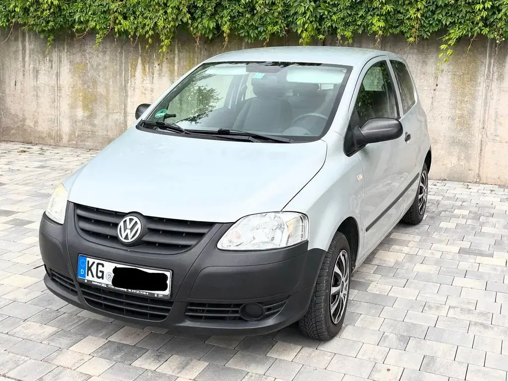 Gebraucht VW Fox 54 PS (39 kW) 2008 Grau Kleinwagen