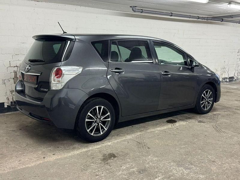 Gebraucht Toyota Verso Skyview Edition 111 PS (81 kW) 2015 Grau Van / Kleinbus