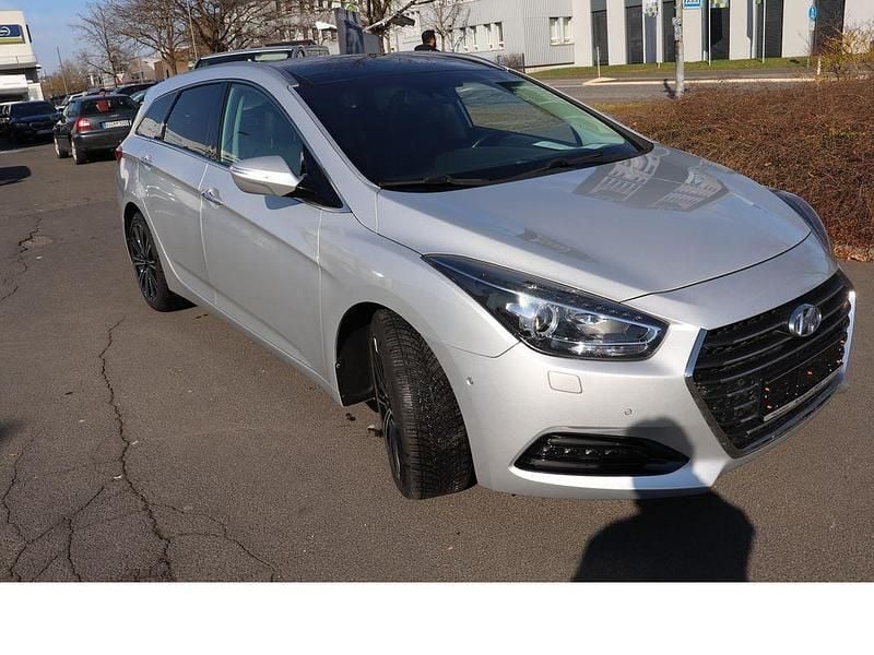 Gebraucht Hyundai i40 Premium 141 PS (103 kW) 2017 Silber Kombi