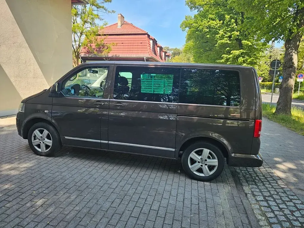 Gebraucht VW Multivan Highline 179 PS (131 kW) 2012 Braun Van / Kleinbus