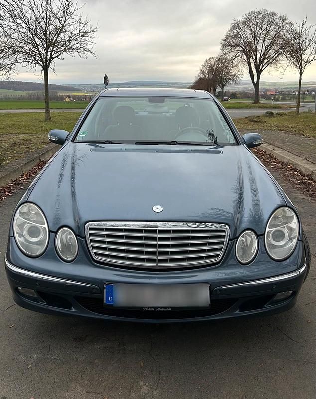 Blau Gebraucht 2005 Mercedes E350 Limousine | 6.500 € (Guter Preis) - Bild 1/4