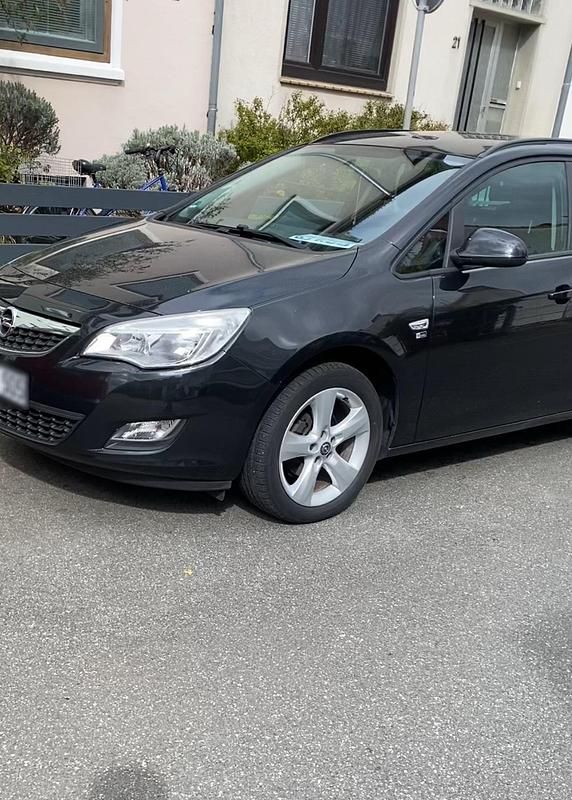 Usata Opel Astra 101 CV (74 kW) 2012 Nero Station wagon