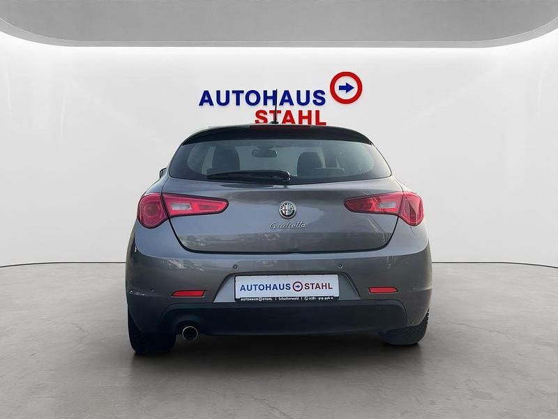 Gebraucht Alfa Romeo Giulietta Turismo 105 PS (77 kW) 2015 Grau Kleinwagen