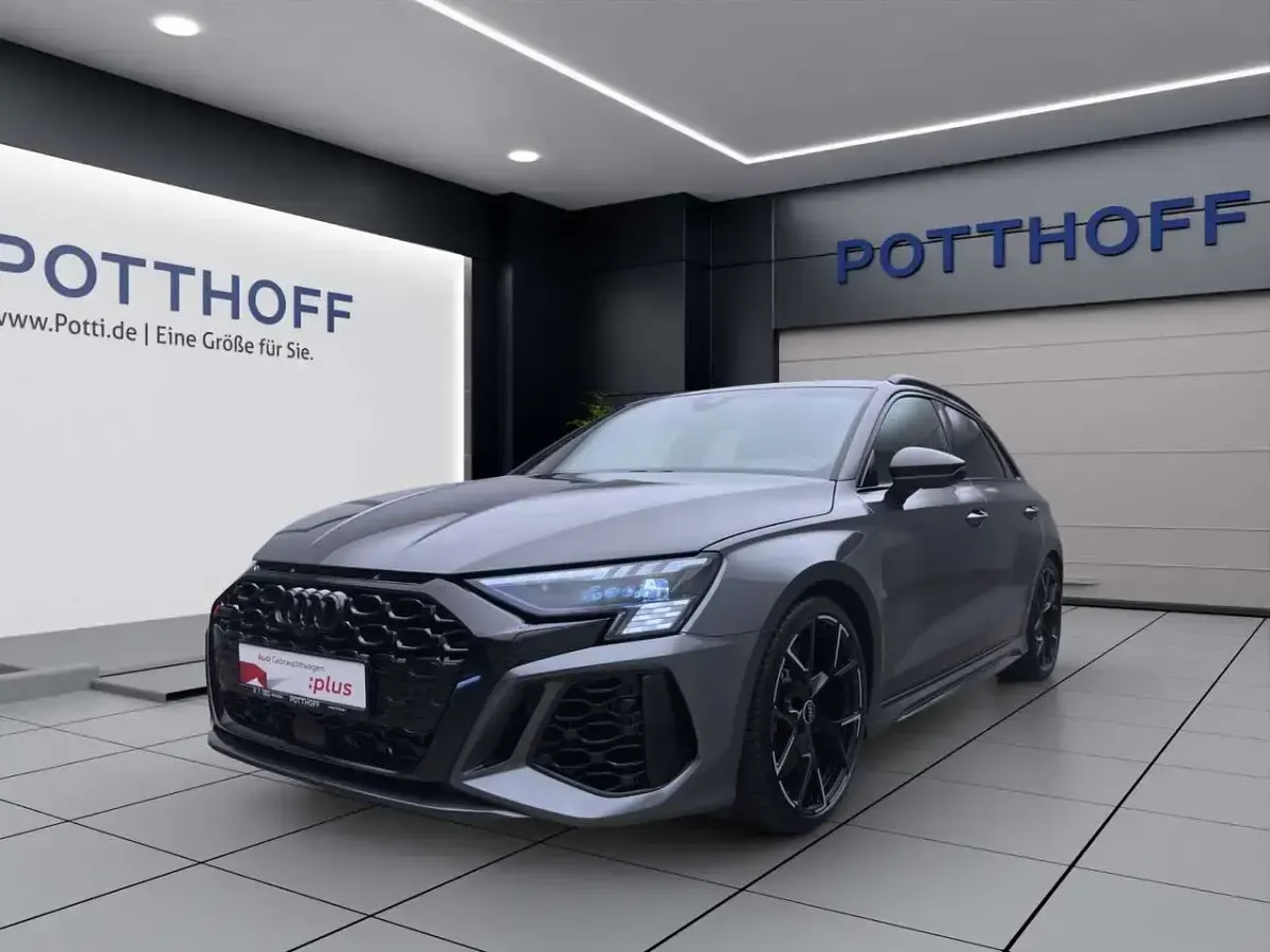 Gebraucht Audi RS3 Sport 400 PS (294 kW) 2024 Grau Limousine