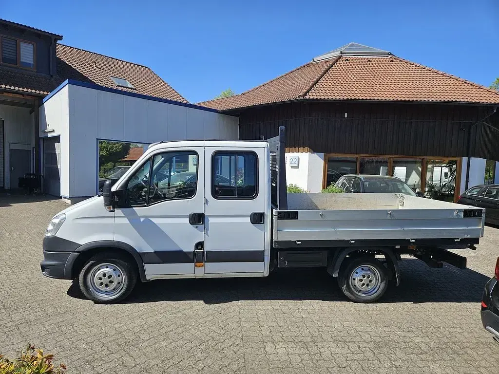 Second-hand Iveco Daily 126 CP (92 kW) 2014 Alb Monovolum