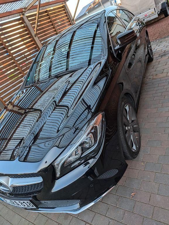 Gebraucht Mercedes CLA200 Shooting Brake Urban 156 PS (114 kW) 2019 Schwarz Kombi