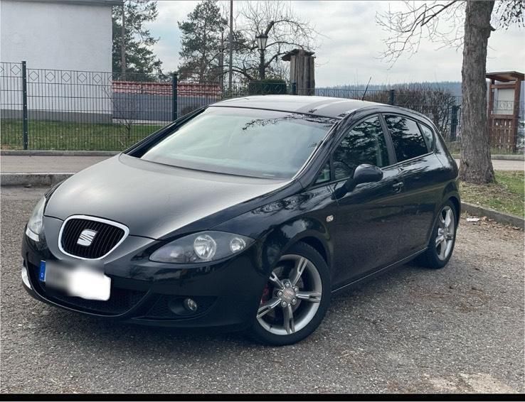 Schwarz Gebraucht 2009 Seat Leon Reference Limousine | 2.700 € (Guter Preis) - Bild 1/4