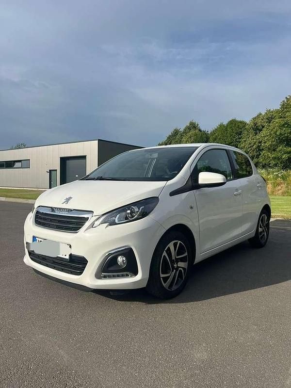 Weiß Gebraucht 2021 Peugeot 108 Kleinwagen | 8.299 € (Fairer Preis) - Bild 1/4