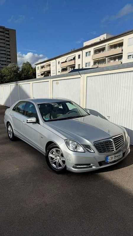 Gebraucht Mercedes E200 Elegance 184 PS (135 kW) 2012 Silber Limousine