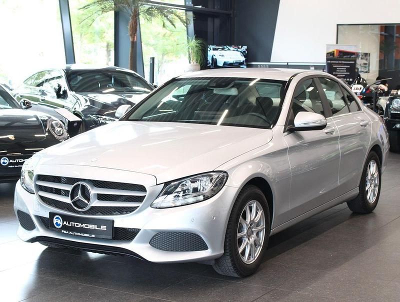 Iridiumsilber Gebraucht 2015 Mercedes C220 Limousine | 18.890 € (Fairer Preis) - Bild 1/4