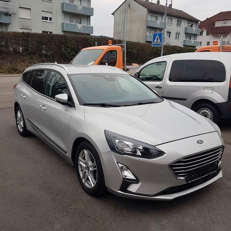 Gebraucht Ford Focus Cool & Connect 120 PS (88 kW) 2020 Silber Limousine