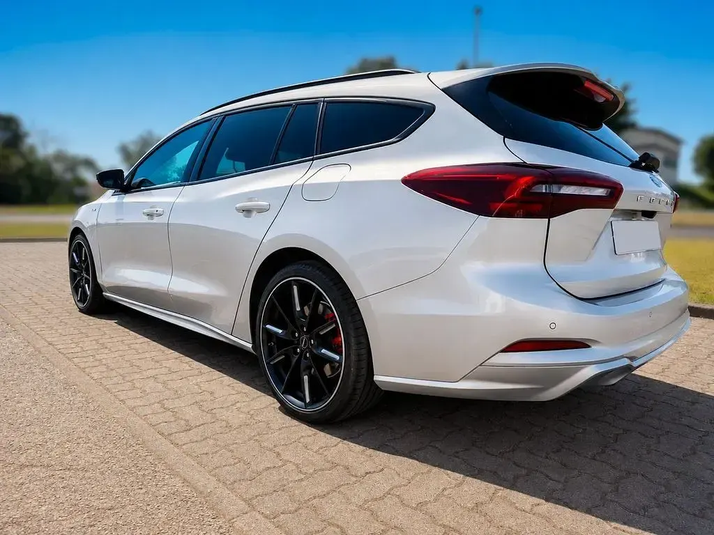 Gebraucht Ford Focus ST-Line 120 PS (88 kW) 2022 Silber Limousine