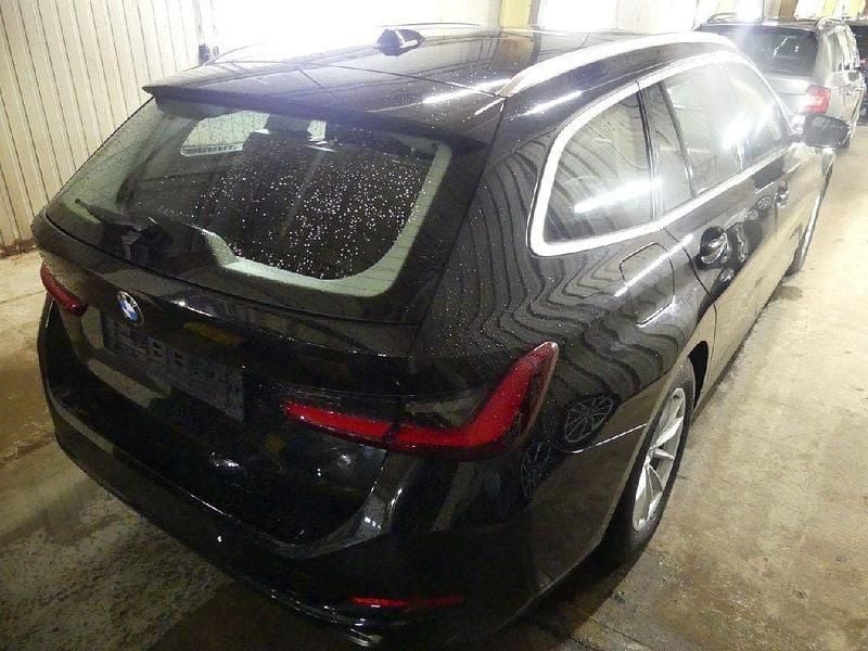 Gebraucht BMW 320 184 PS (135 kW) 2024 Black sapphire (metallic) Kombi