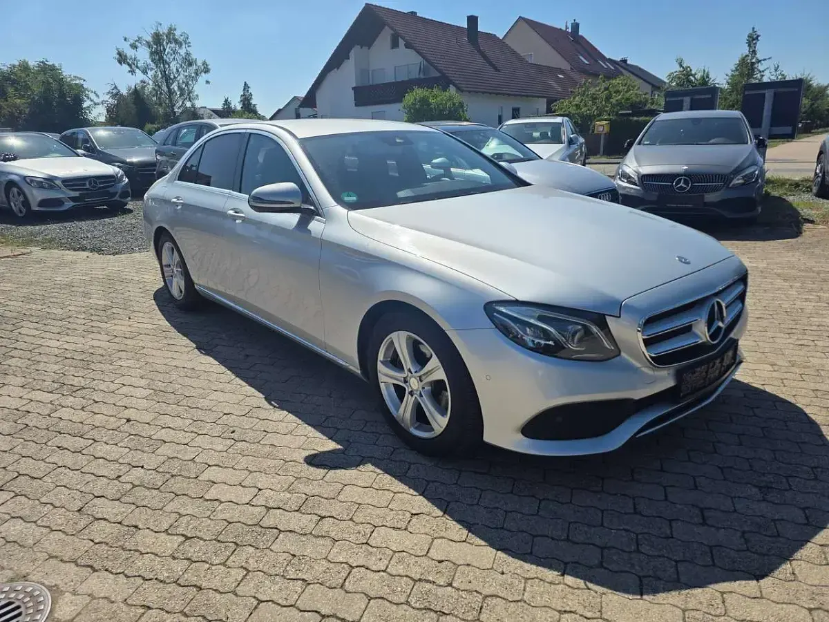 Gebraucht Mercedes E220 194 PS (142 kW) 2017 Iridiumsilber  metalliclack Limousine