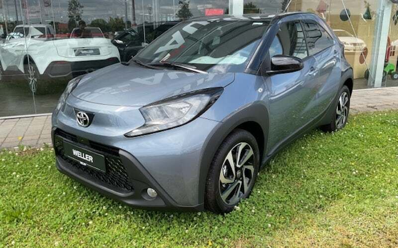 Grau Neu 2025 Toyota Aygo Team Kleinwagen | 18.749 € - Bild 1/4