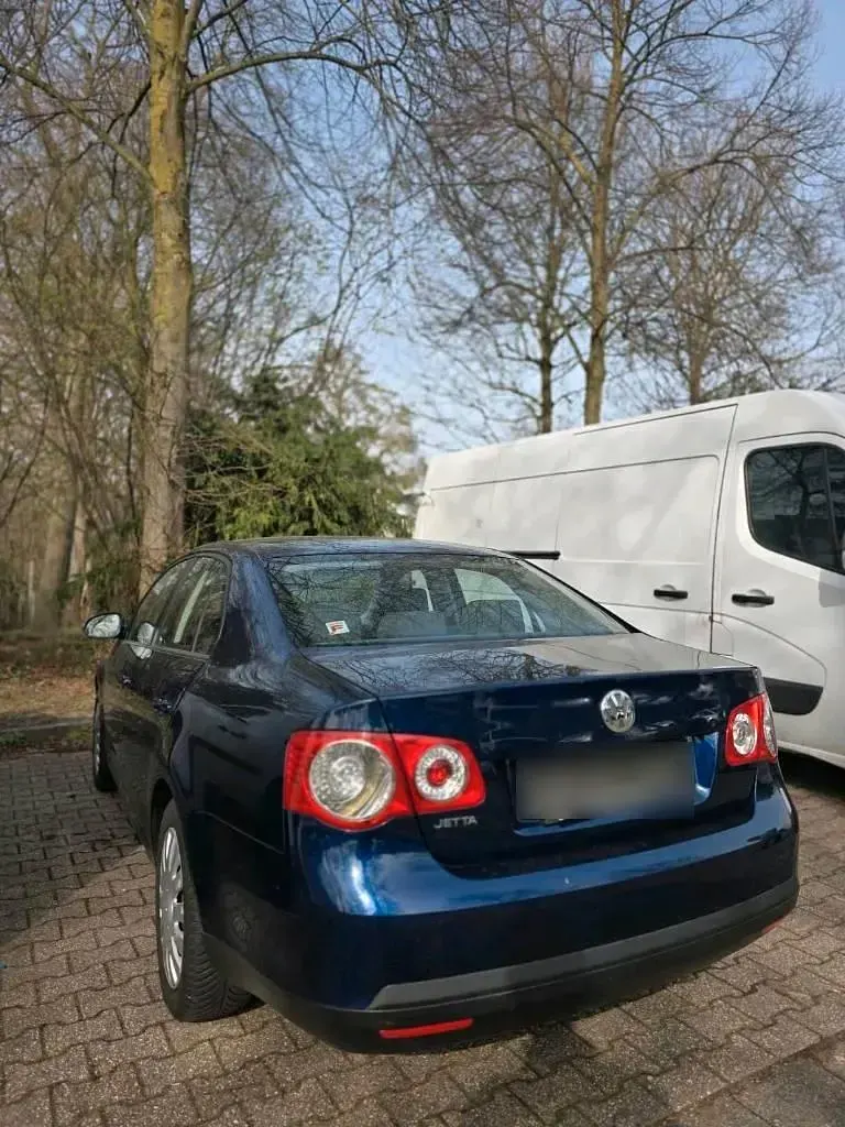 Gebraucht VW Jetta 102 PS (75 kW) 2006 Blau Limousine