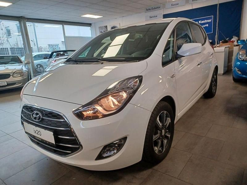 Gebraucht Hyundai ix20 YES! 90 PS (66 kW) 2017 Weiß Kleinwagen