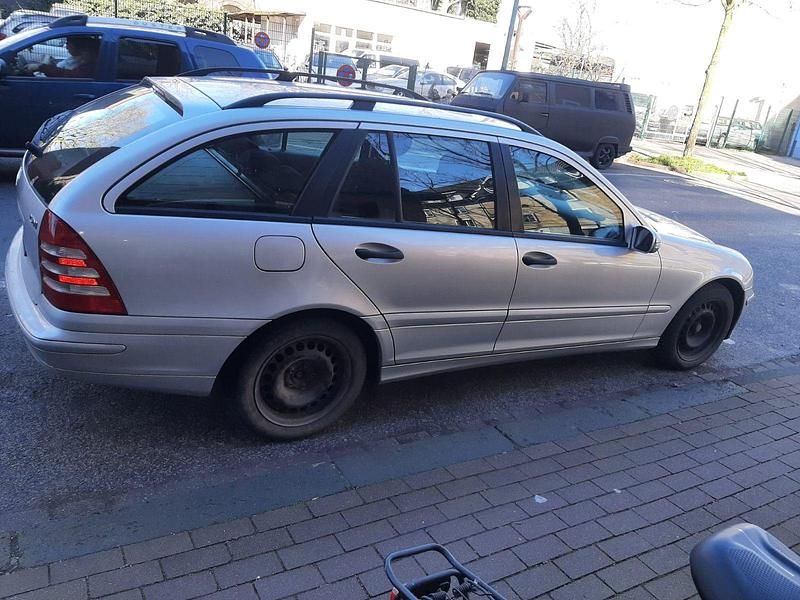 Gebraucht Mercedes C220 Classic 150 PS (110 kW) 2006 Silber Limousine