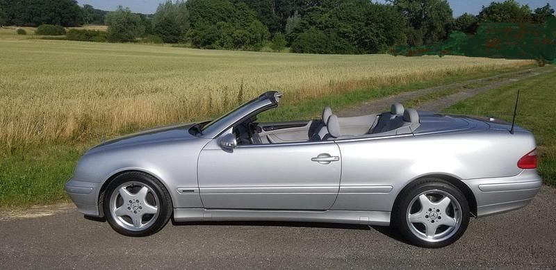 Silber Gebraucht 2002 Mercedes CLK320 Cabrio | 6.900 € (Fairer Preis) - Bild 1/4