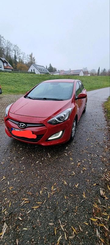 Rot Gebraucht 2013 Hyundai i30 Kombi | 4.999 € (Fairer Preis) - Bild 1/4