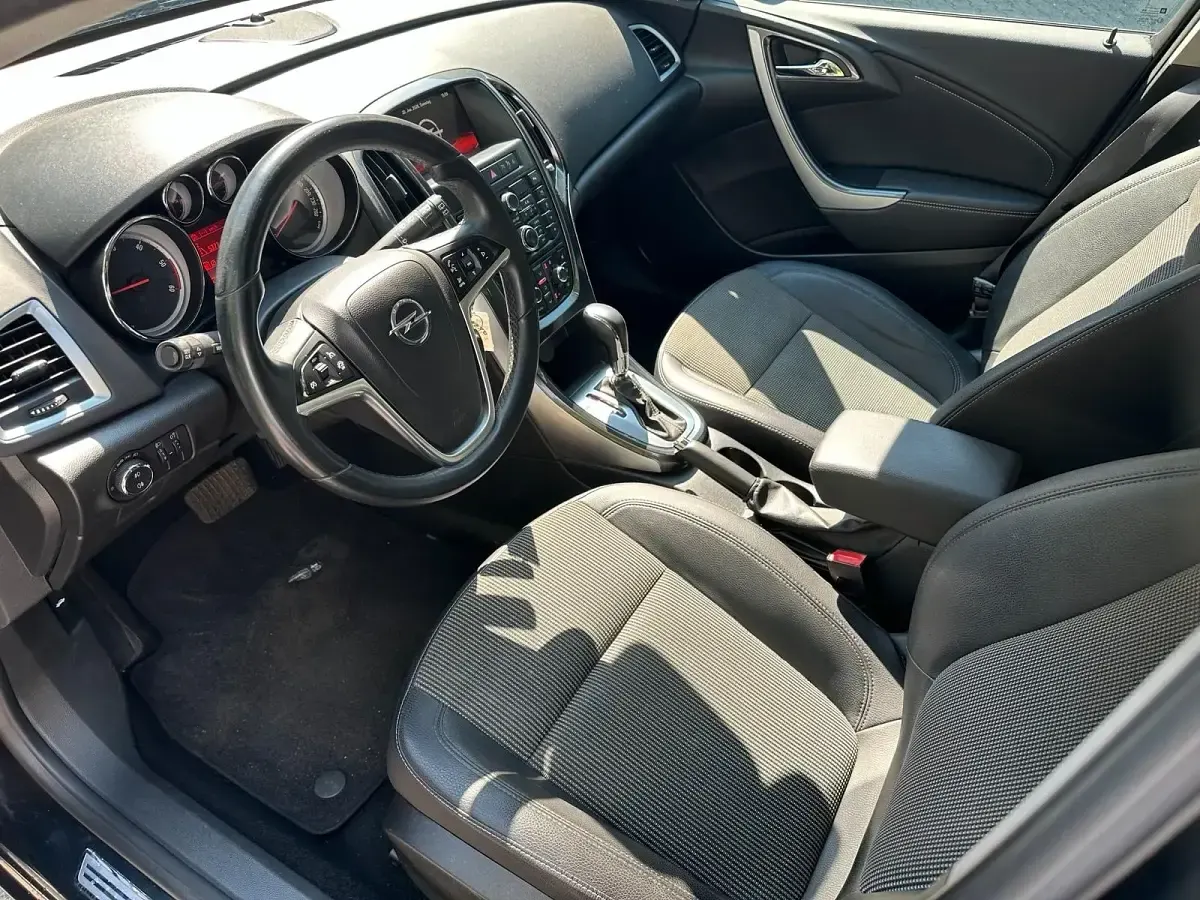 Gebraucht Opel Astra 165 PS (121 kW) 2014 Schwarz Kombi