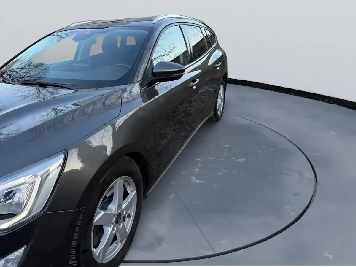 Gebraucht Ford Focus 125 PS (91 kW) 2019 Grau Kombi
