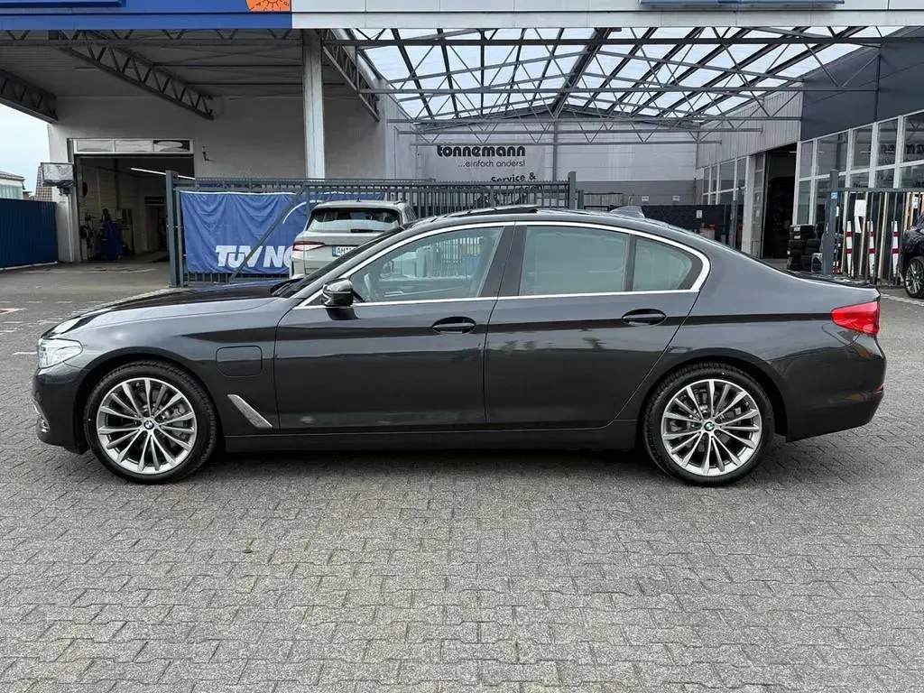 Gebraucht BMW 530e Luxury Line 252 PS (185 kW) 2019 Grau Limousine