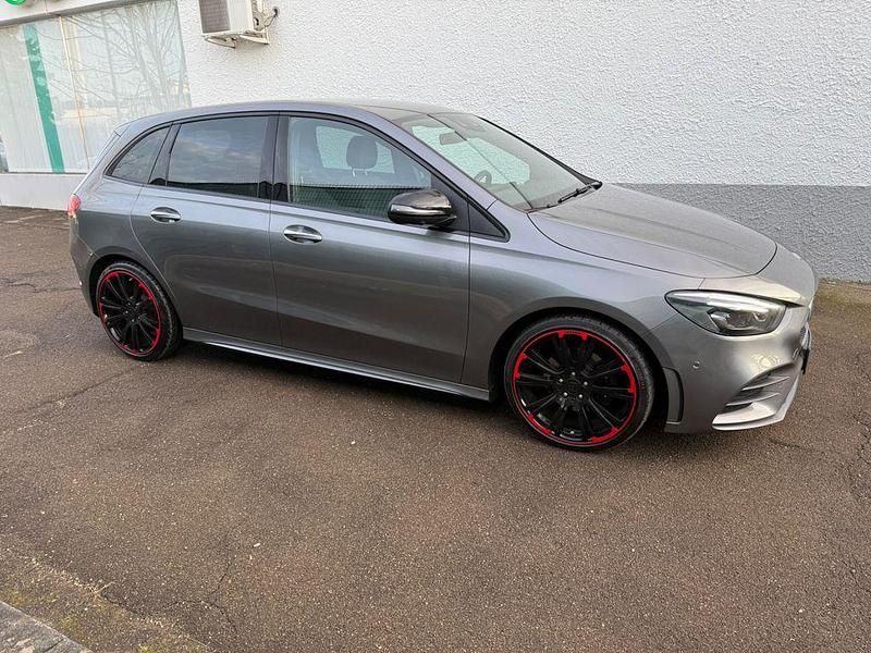 Gebraucht Mercedes B200 AMG 163 PS (119 kW) 2019 Grau Van / Kleinbus