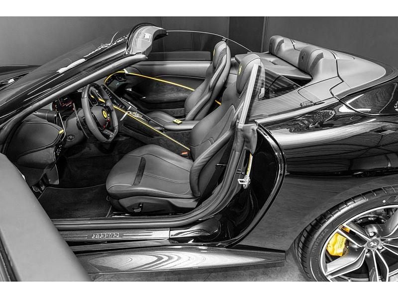 Gebraucht Ferrari Roma 620 PS (456 kW) 2024 Schwarz Cabrio