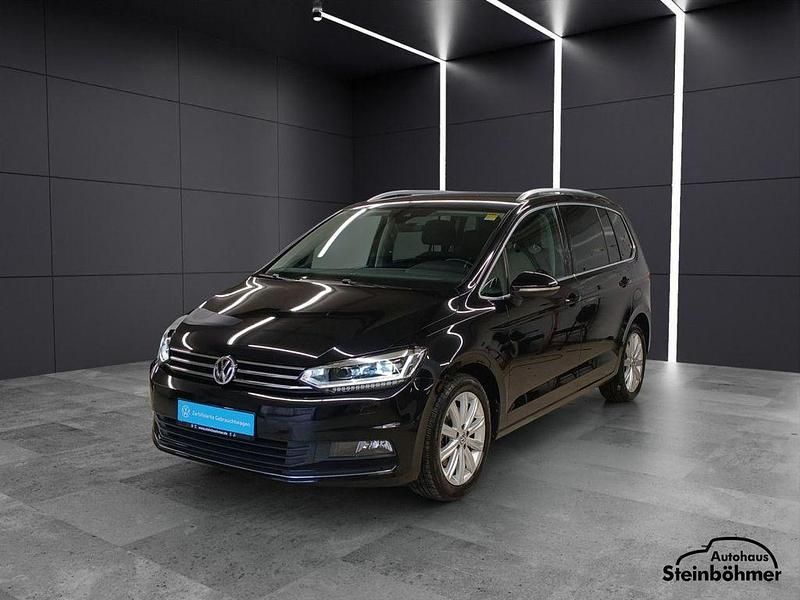 Gebraucht VW Touran Highline 150 PS (110 kW) 2020 Deep black perleffekt (schwarz) Van / Kleinbus