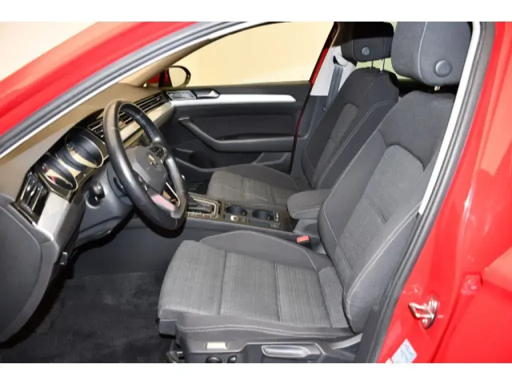 Gebraucht VW Passat Business 150 PS (110 kW) 2020 Tornadorot Limousine