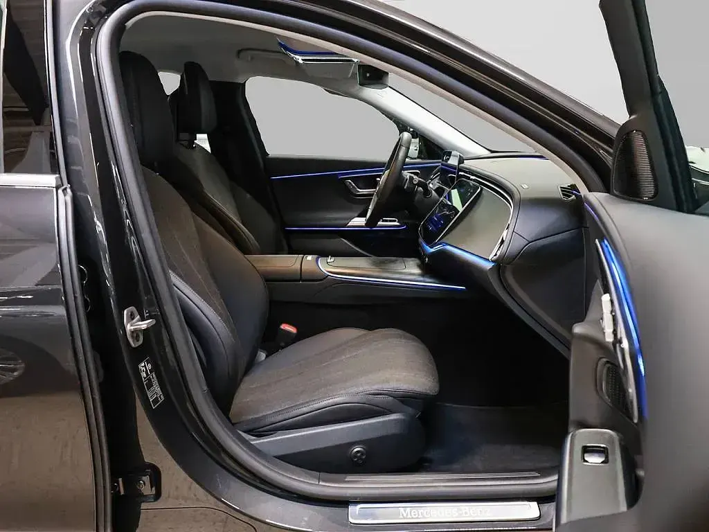 Gebraucht Mercedes E300 197 PS (144 kW) 2024 Grau Limousine