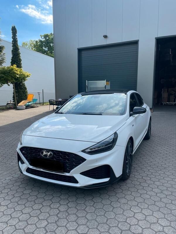 Weiß Gebraucht 2023 Hyundai i30 N Line Limousine | 25.990 € (Teuer) - Bild 1/4