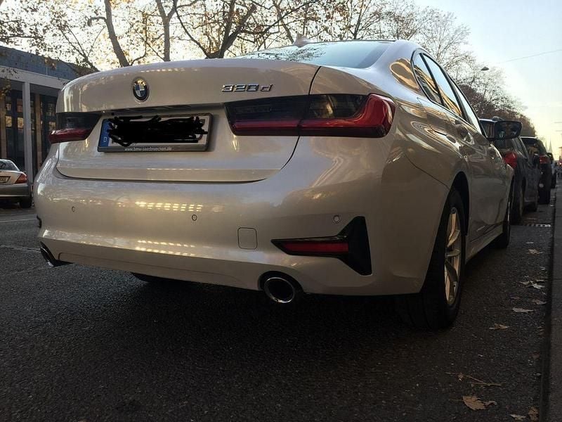 Gebraucht BMW 320 190 PS (139 kW) 2019 Weiß Limousine