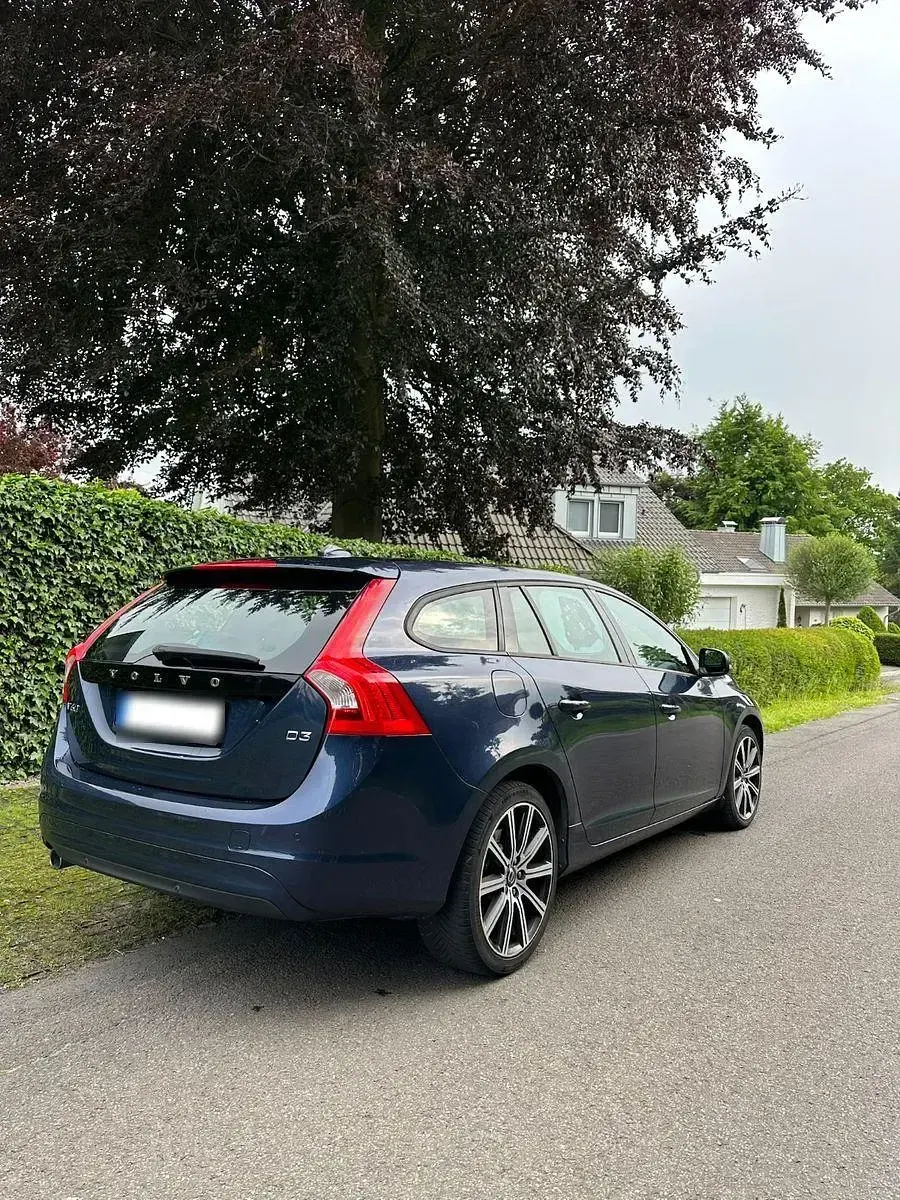 Gebraucht Volvo V60 163 PS (119 kW) 2014 Blau Kombi