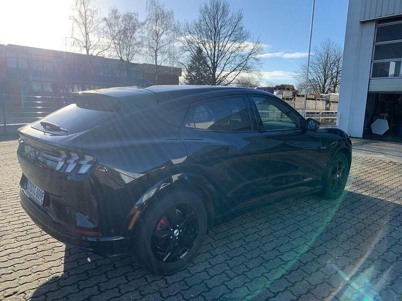 Gebraucht Ford Mustang Mach-E Titanium 197 kW (269 PS) 2023 Schwarz SUV
