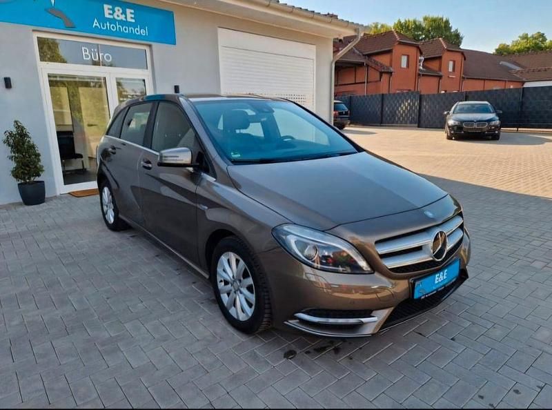 Gebraucht Mercedes B180 109 PS (80 kW) 2012 Monolithgrau Van / Kleinbus