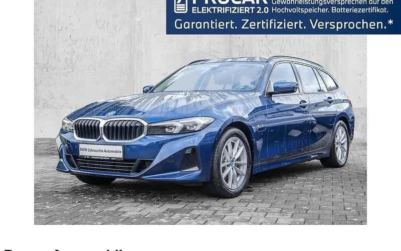 Blau Gebraucht 2023 BMW 320e Shadowline Kombi | 27.495 € (Guter Preis) - Bild 1/4