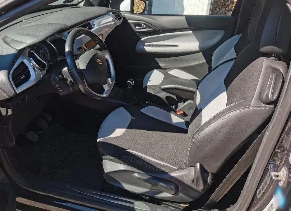 Gebraucht Citroën DS3 95 PS (69 kW) 2010 Schwarz Kleinwagen
