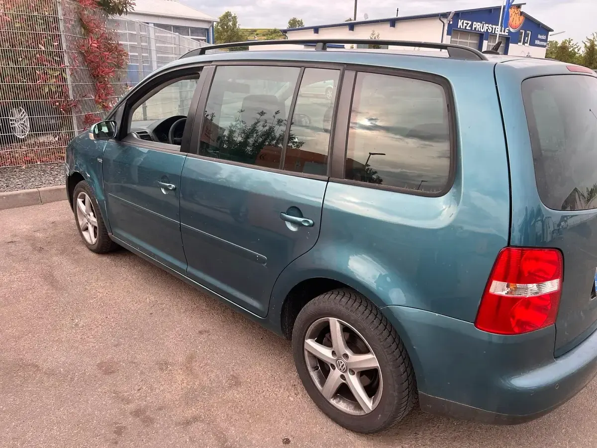 Gebraucht VW Touran 105 PS (77 kW) 2005 Blau Van / Kleinbus