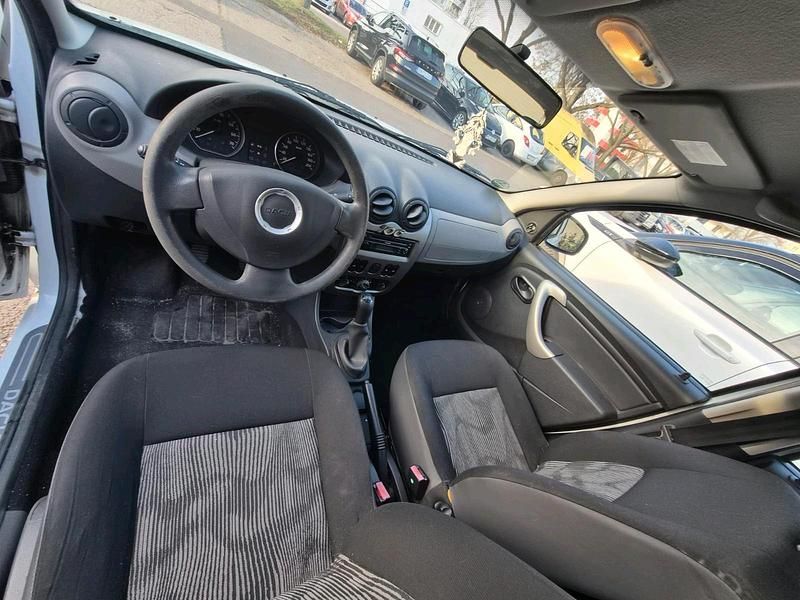 Gebraucht Dacia Sandero 75 PS (55 kW) 2008 Weiß Kleinwagen